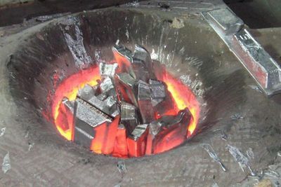 Вакуумная плавка в индукционных печах